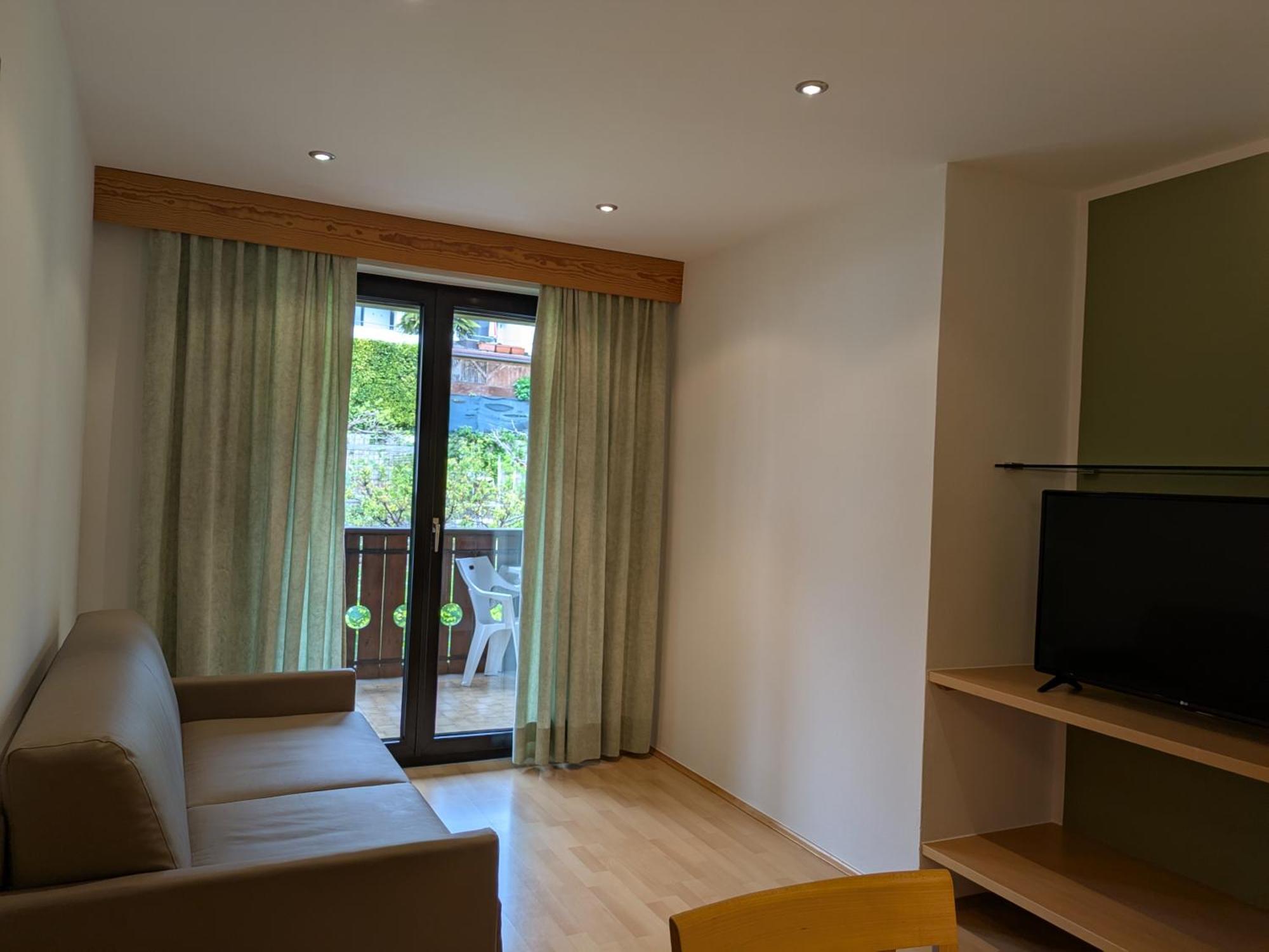 Hotel Garni Saltneregg Caldaro Esterno foto