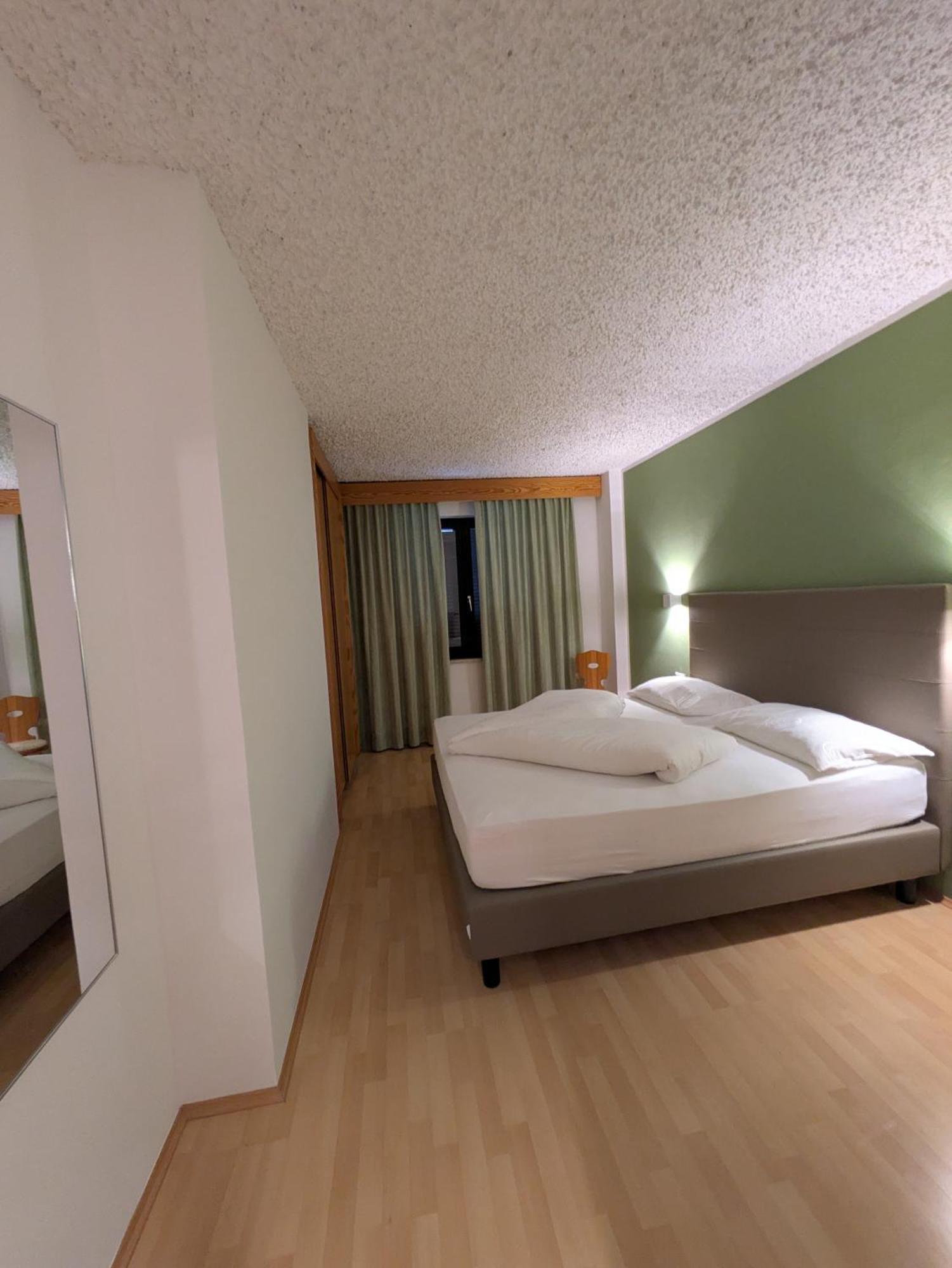 Hotel Garni Saltneregg Caldaro Esterno foto